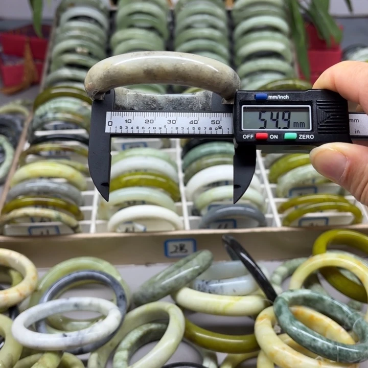 蛇纹石玉未镶嵌手镯56