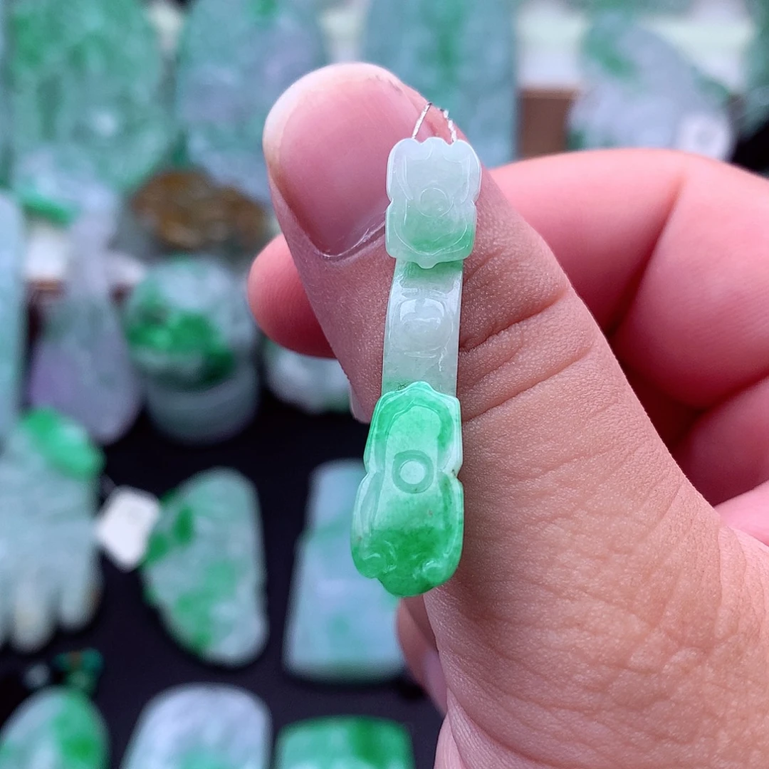 吊坠(不含链)未镶嵌翡翠