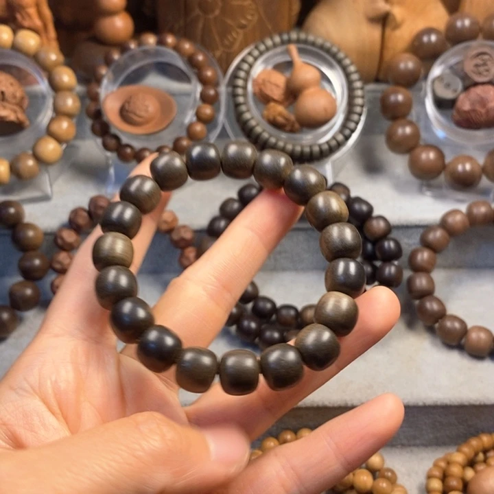 Y***O檀香木手串/手链老山檀奶香味阴沉1011