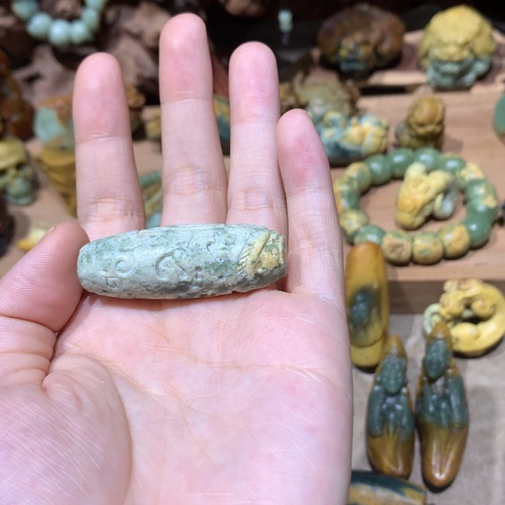 未镶嵌岫岩河磨玉（透闪石质玉）挂件