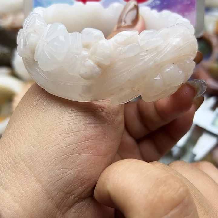 未镶嵌手镯石英岩玉