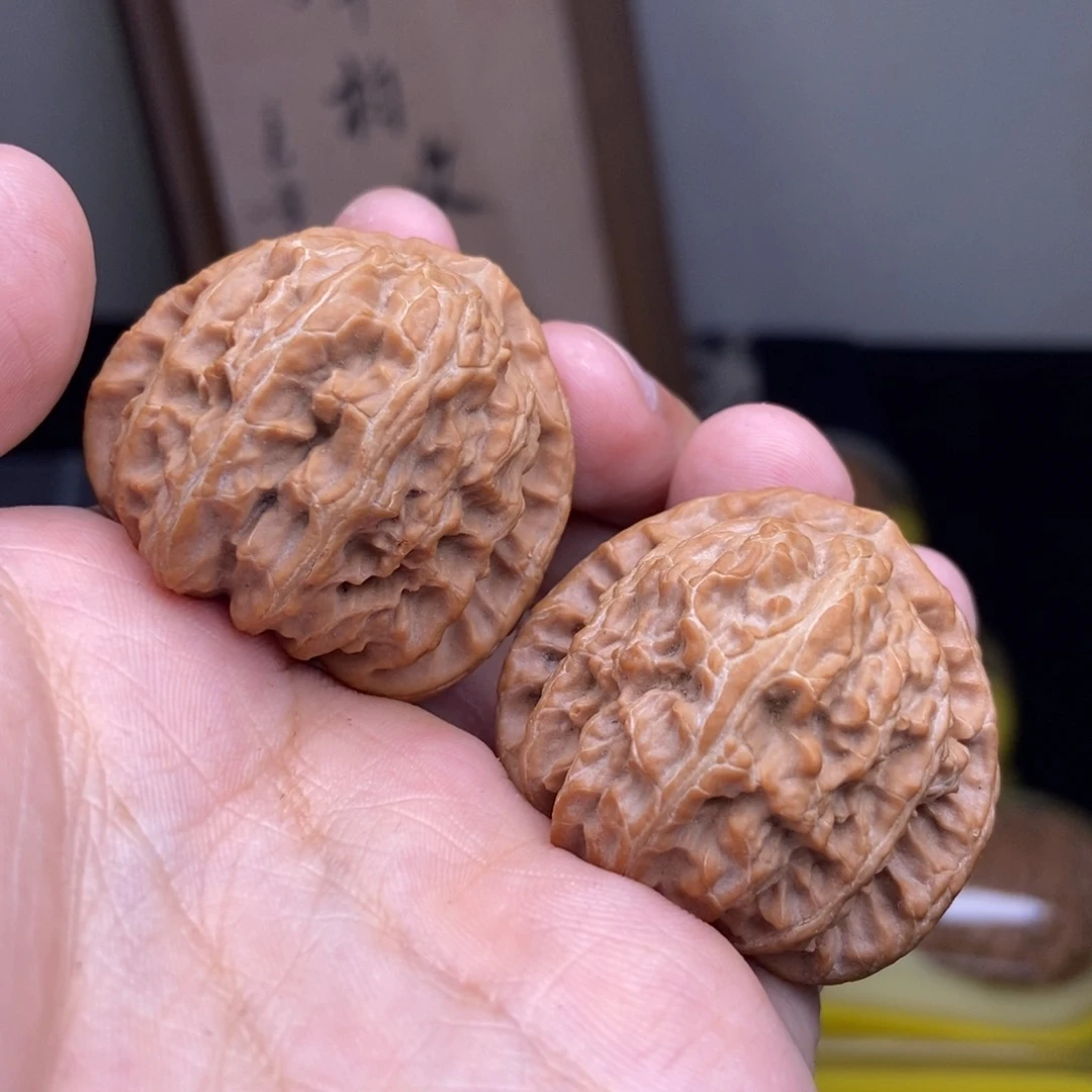 文玩核桃吊坠全品37尺三角白红皮山地手捻精品