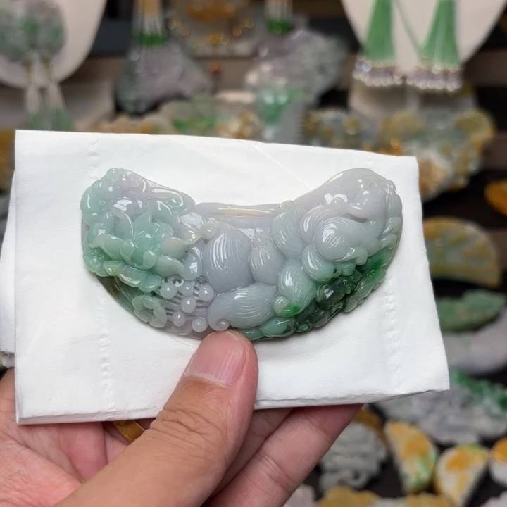 翡翠未镶嵌颈饰吊坠