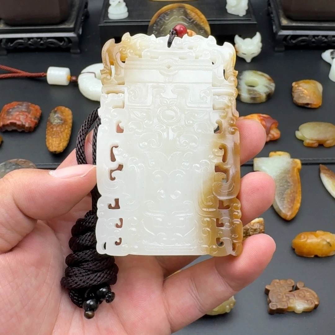 哥***事和田玉未镶嵌颈饰