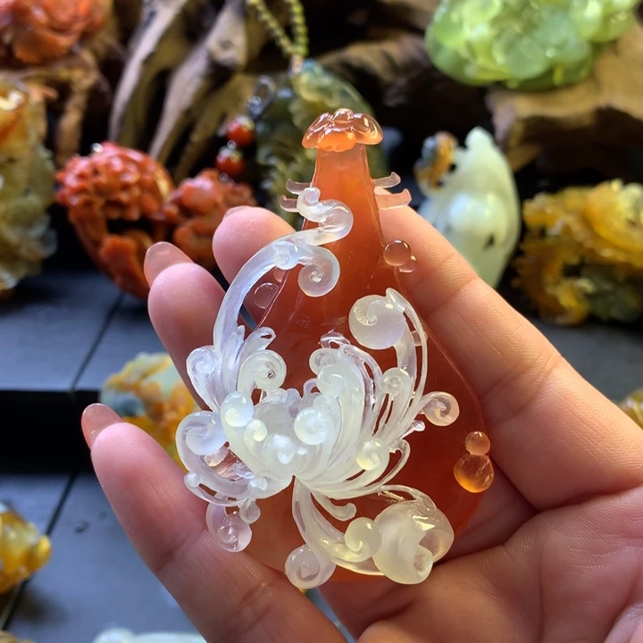 爱***琪蛇纹石玉未镶嵌吊坠