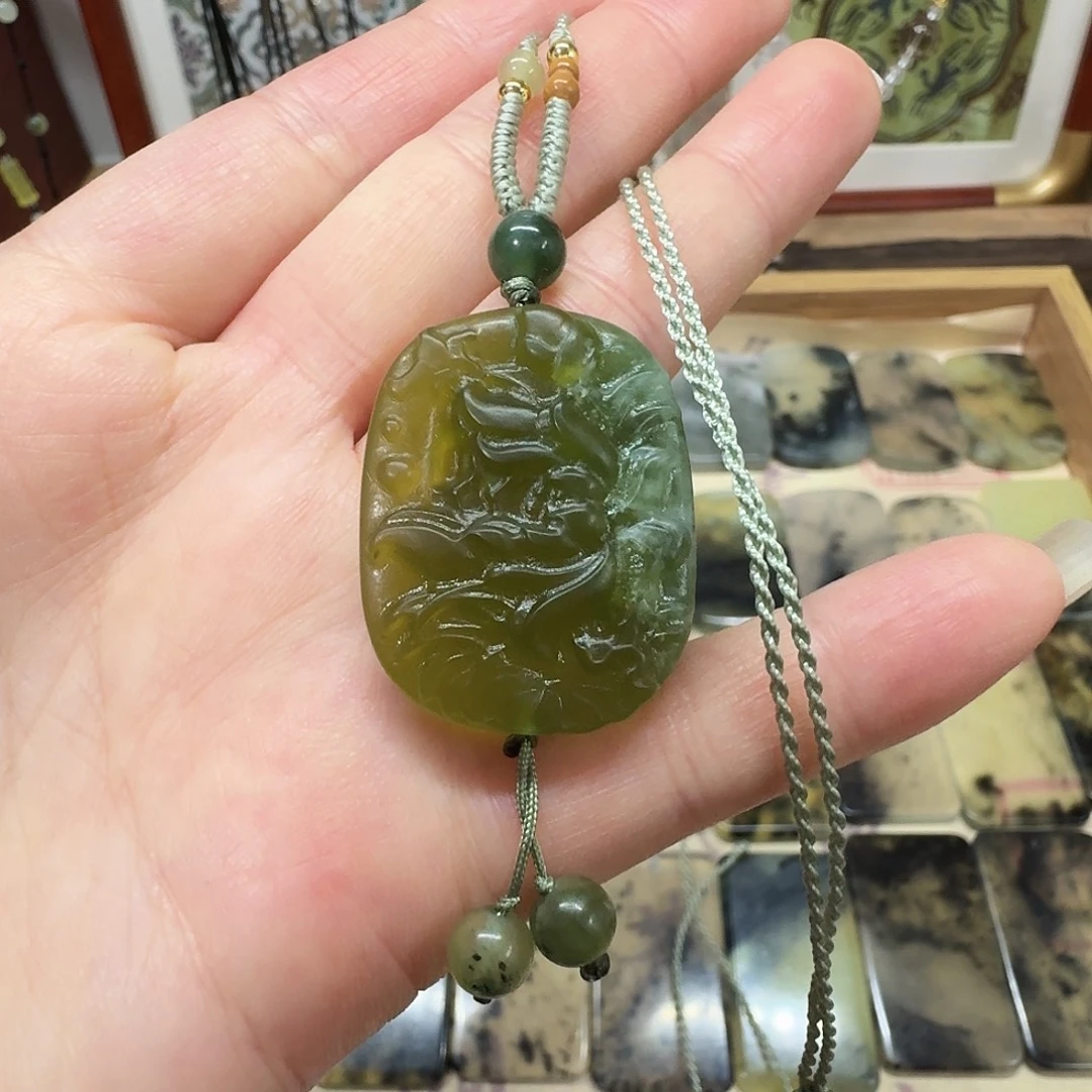 蛇纹石玉合金颈饰