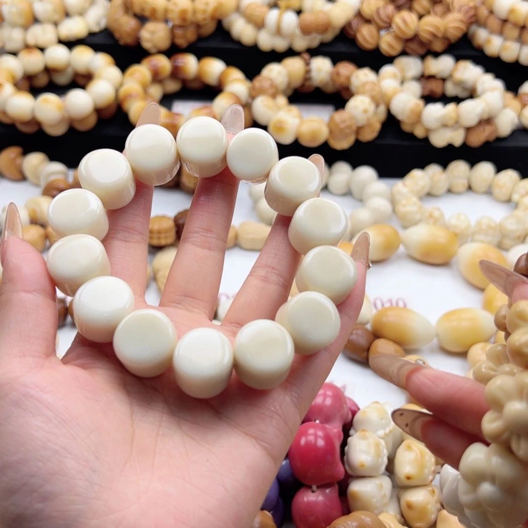 吊坠白玉菩提b****?阿尔卑斯糖生长纹