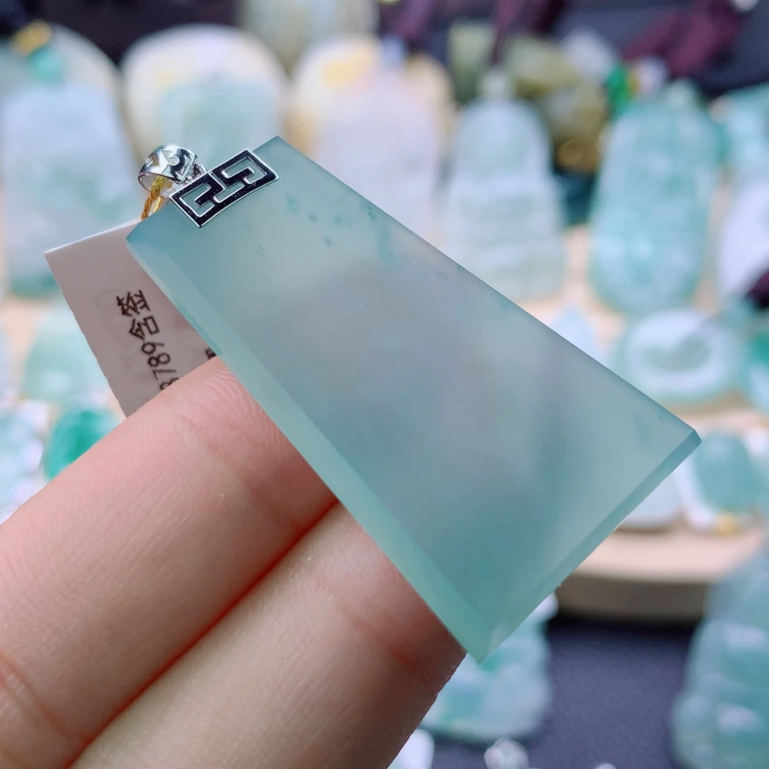 翡翠18K金镶嵌颈饰翡翠吊坠