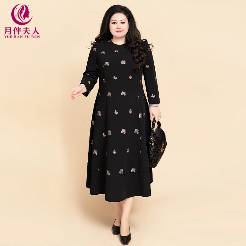 月伴夫人 2025春秋新款大码气质优雅圆领蝴蝶刺绣收腰连衣裙8142