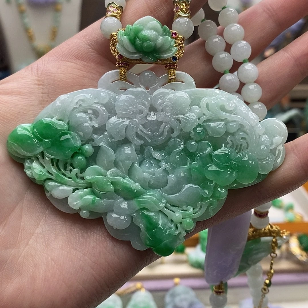 翡翠未镶嵌颈饰吊坠