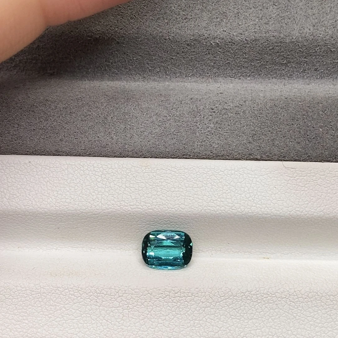 未镶嵌碧玺裸石1.81克拉天然蒂芙尼蓝碧玺