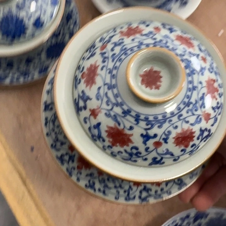 缠枝莲元宝盖碗的的