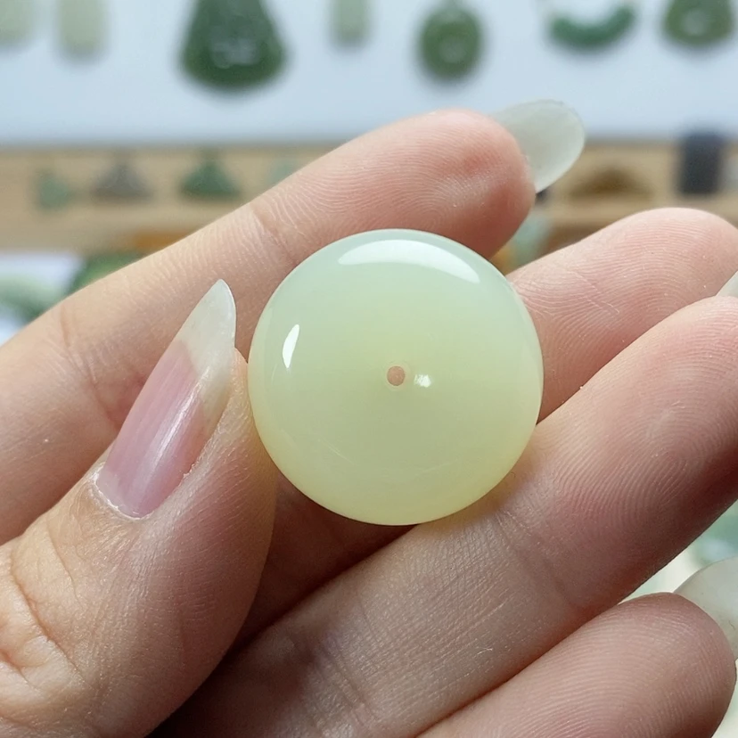 【闪购商品】颈饰未镶嵌和田玉L***i
