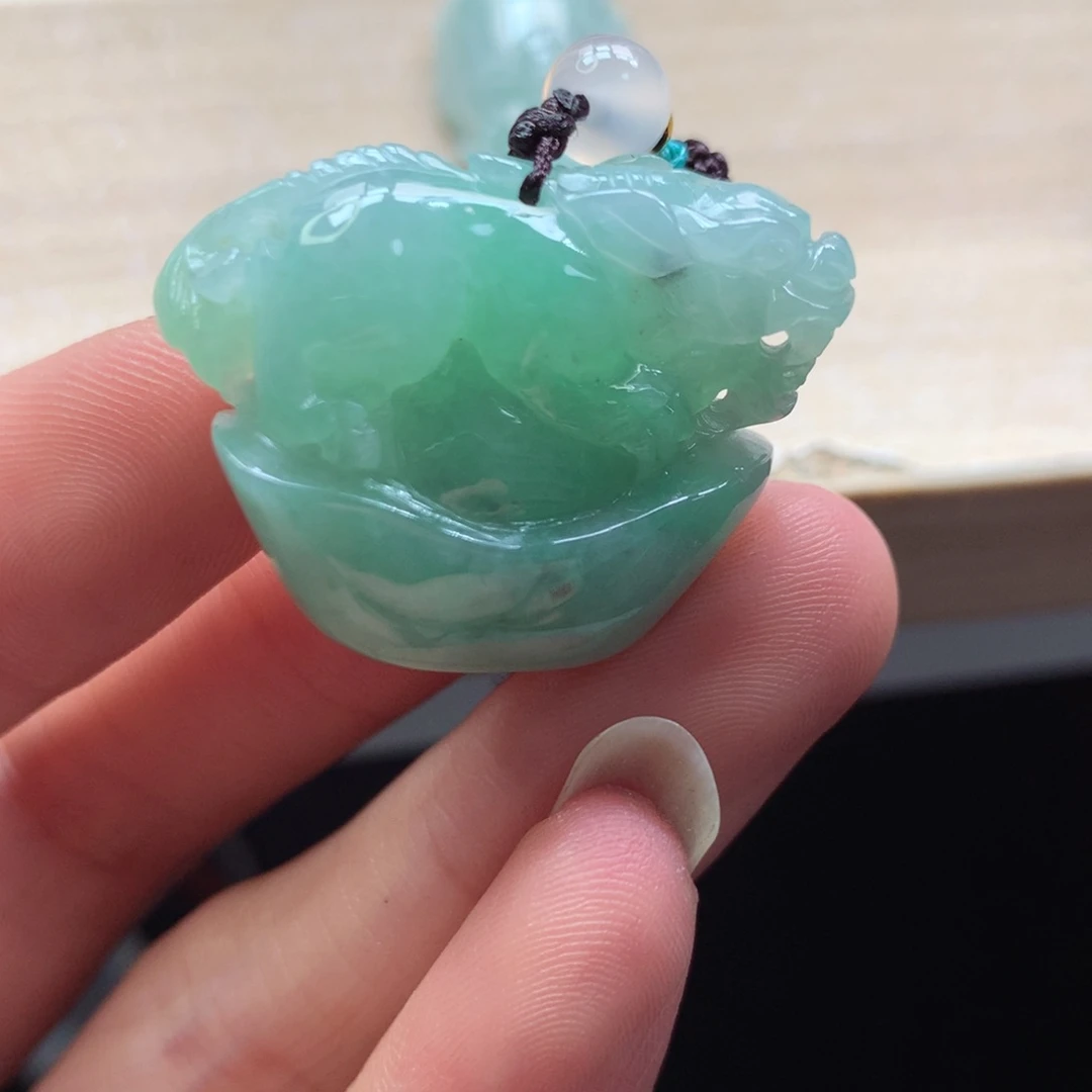 颈饰未镶嵌翡翠吊坠