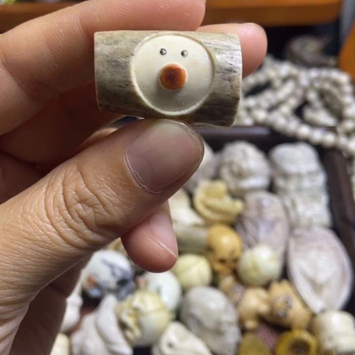 配饰鹿角雕刻一出出