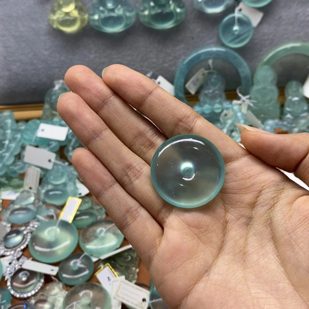 这***来蛇纹石玉未镶嵌颈饰