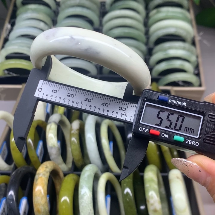 蛇纹石玉未镶嵌手镯113