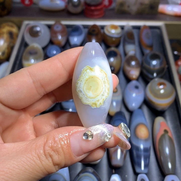 玛瑙/玉髓颈饰未镶嵌吊坠