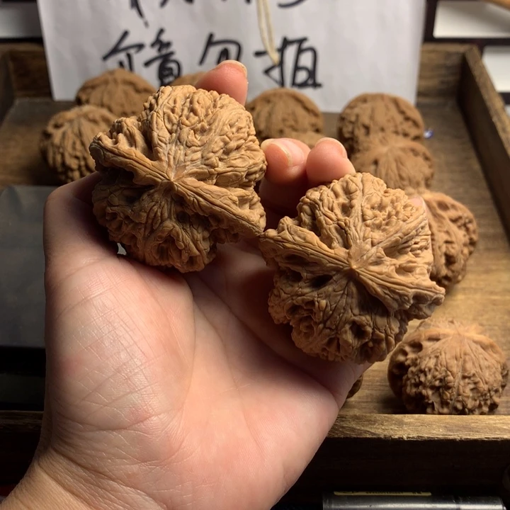 吊坠文玩核桃平****?粗筋