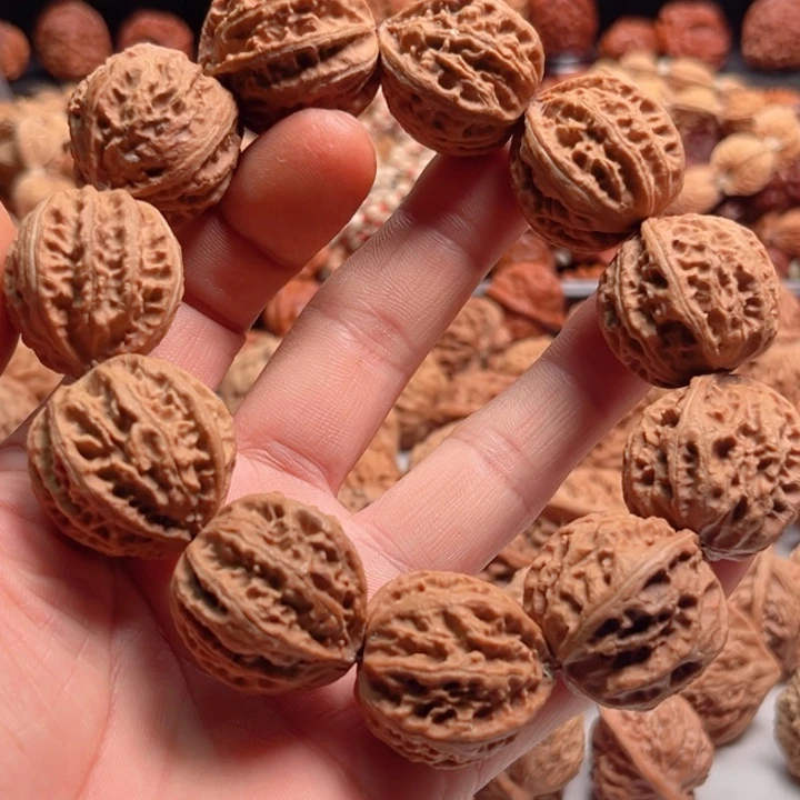 文玩核桃把件野生四棱核桃手持