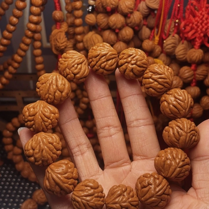 木质类龙纹桃枭挂件