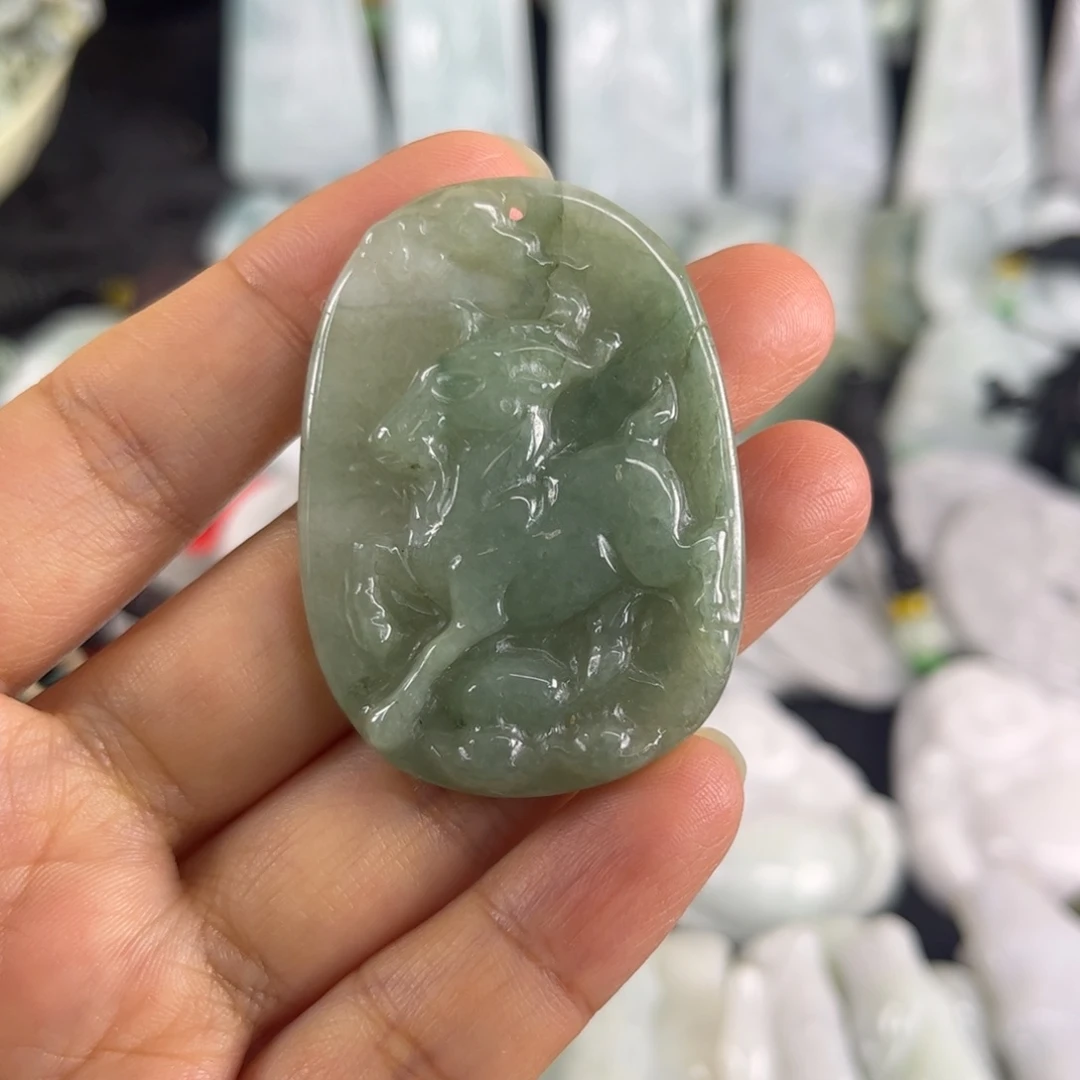 翡翠未镶嵌吊坠(不含链)瑕疵