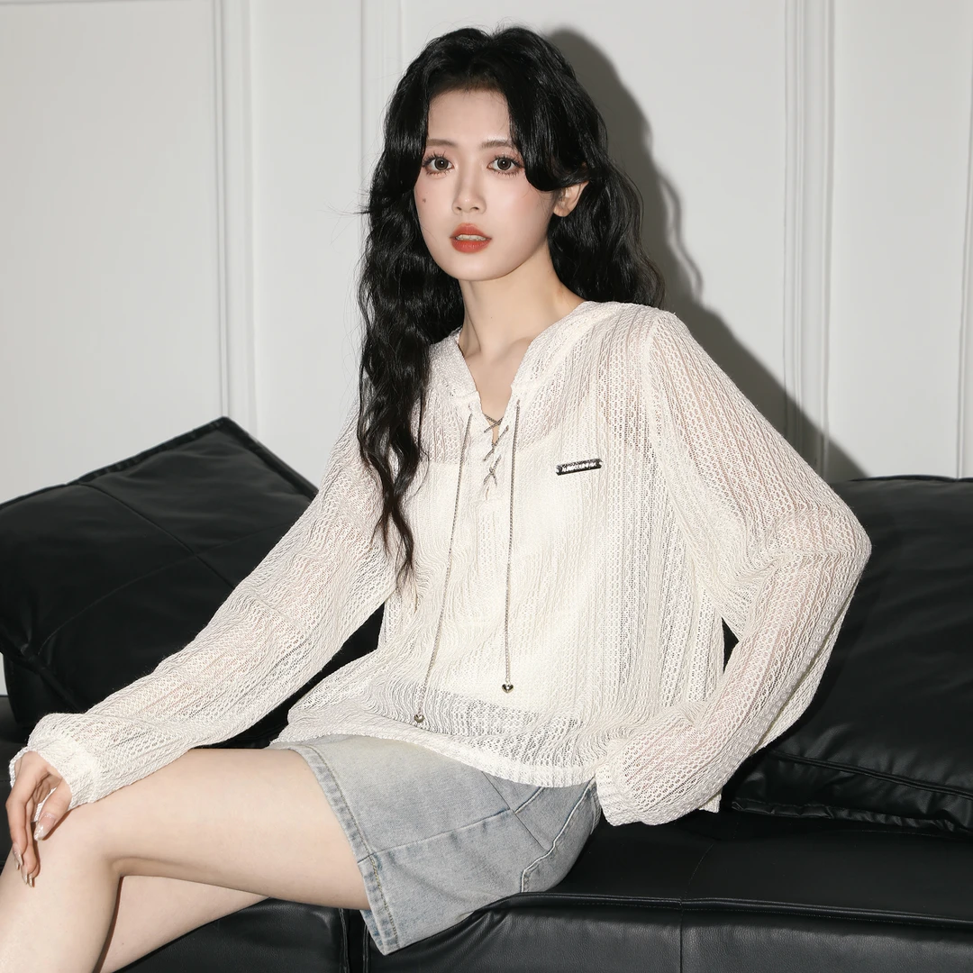 杏色V领镂空针织帽衫女夏季2025春新款设计感连帽防晒罩衫短上衣