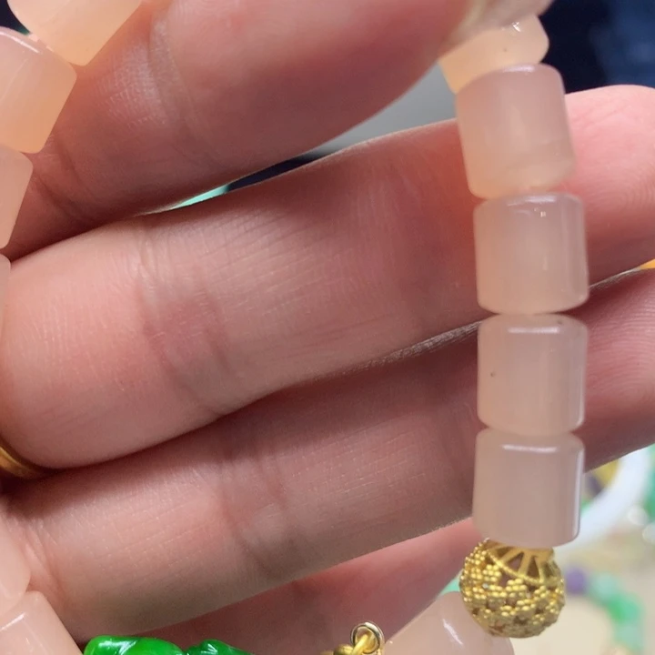 翡翠颈饰未镶嵌吊坠