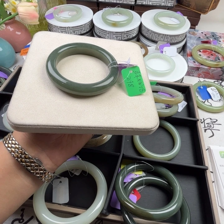 和田玉手镯未镶嵌玲珑美镯57.3