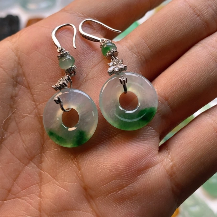 【闪购商品】翡翠颈饰未镶嵌段*子甜甜圈