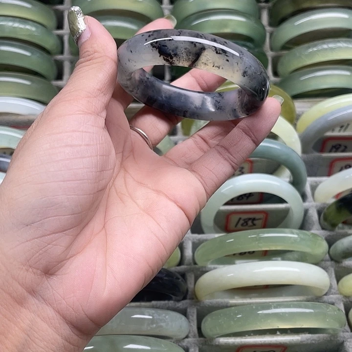 蛇纹石玉未镶嵌手镯193
