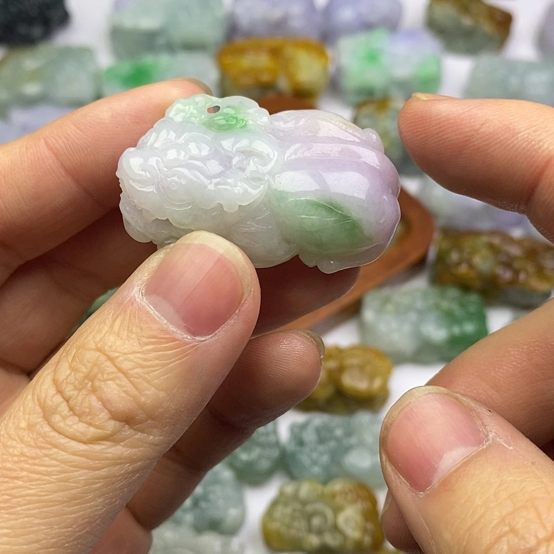 翡翠未镶嵌颈饰貔貅