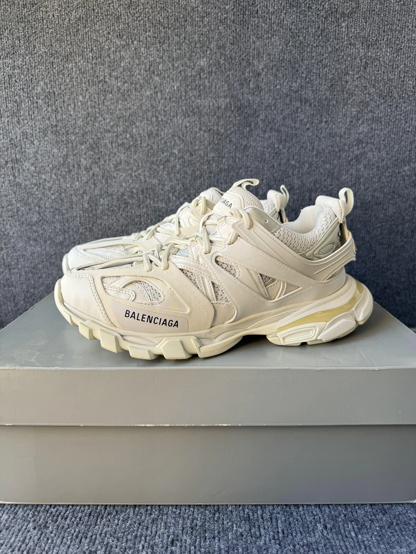 全新未使用 Balenciaga/巴黎世家 42码 track 纯白 老爹鞋 原盒