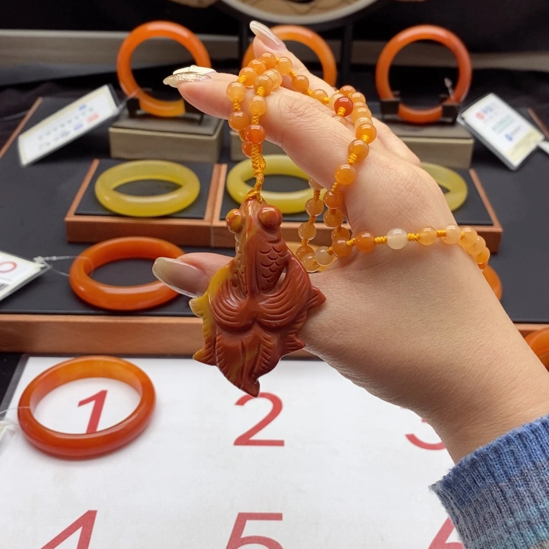 石英质玉（黄龙玉）吊坠未镶嵌