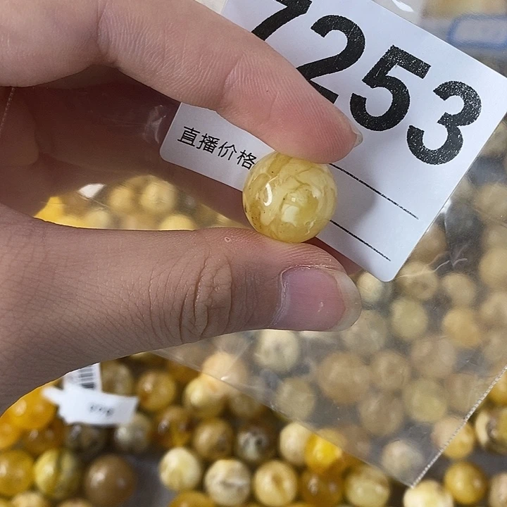 蜜蜡未镶嵌珠宝奇石