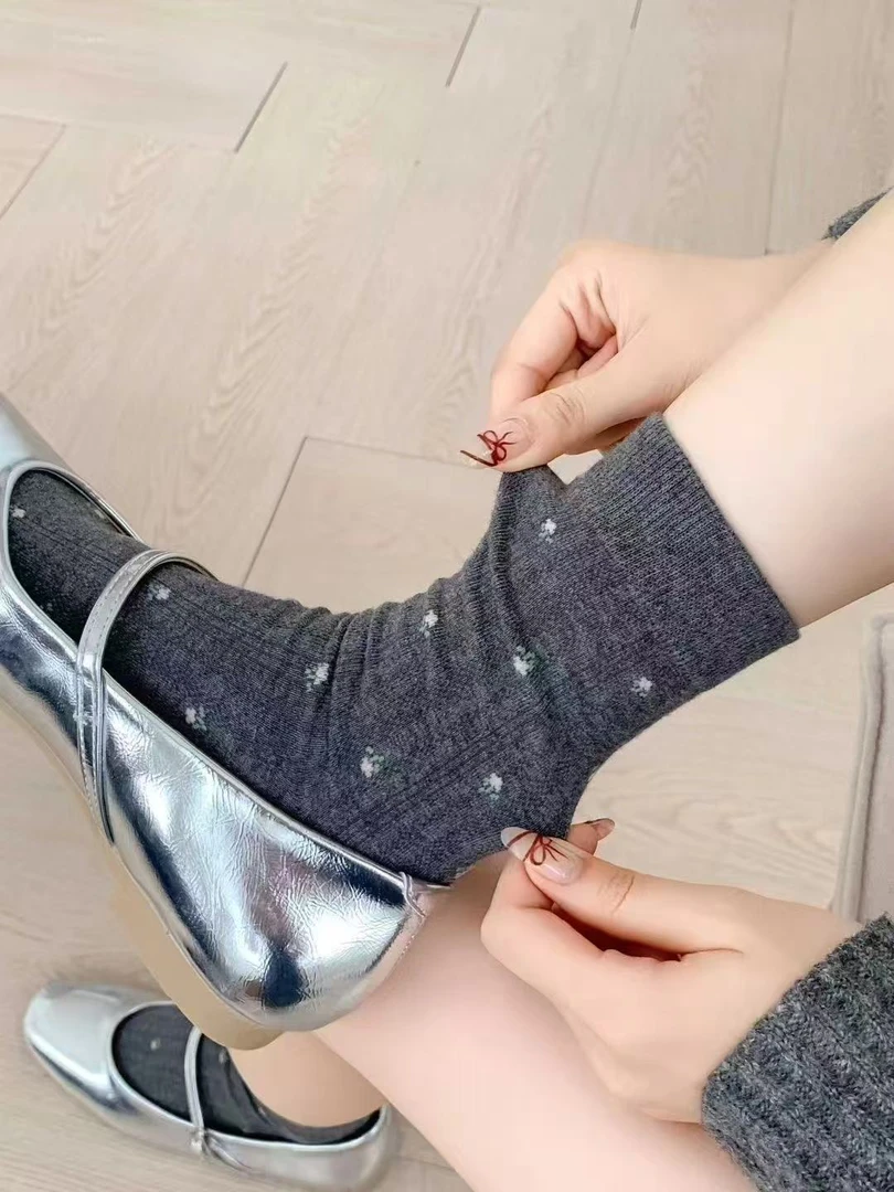 秋冬新款温柔小碎花袜子女士中筒袜ins风百搭堆堆袜长筒袜日系