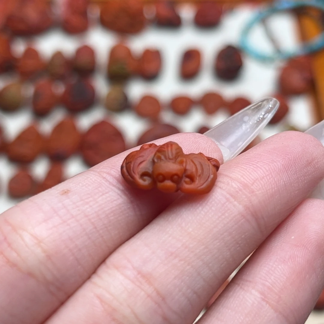 南红玛瑙未镶嵌37包浆蝙蝠