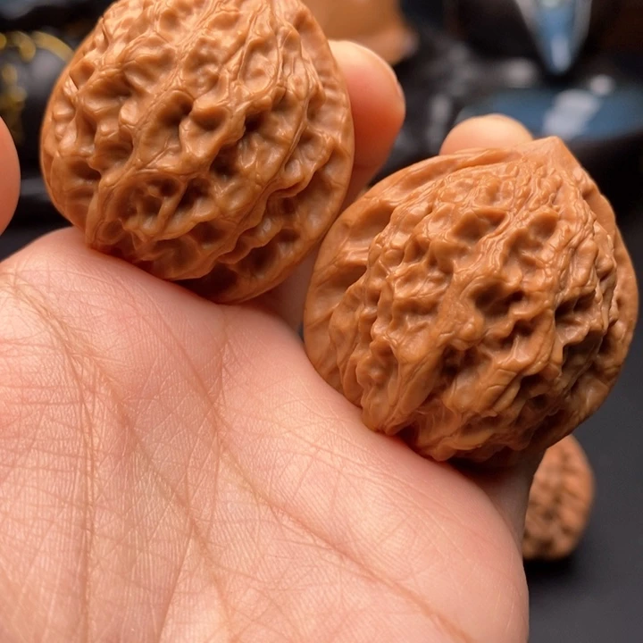 文玩核桃把件40金牛