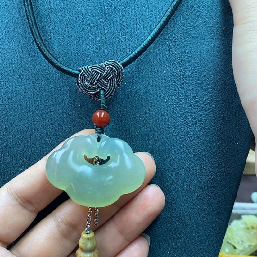 【闪购商品】蛇纹石玉吊坠未镶嵌