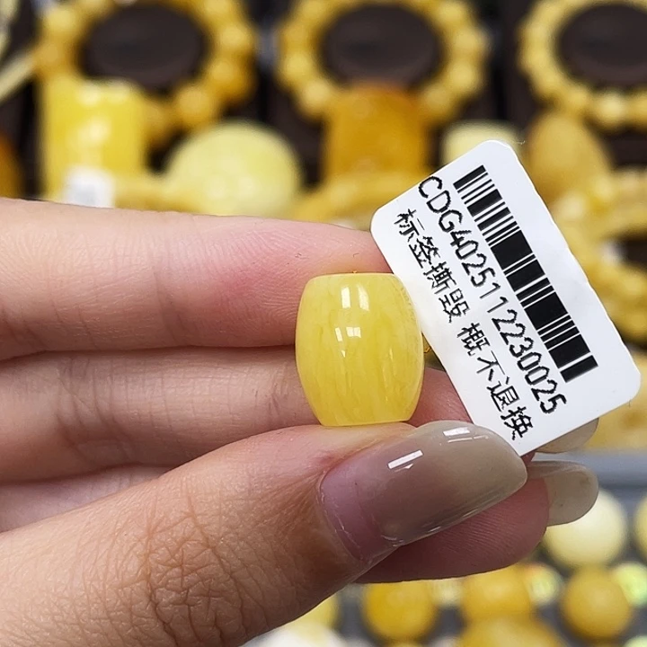 琥珀未镶嵌裸石11.1*13mm 0025