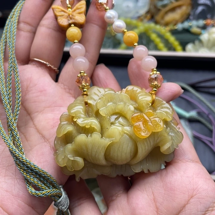 蛇纹石玉未镶嵌吊坠