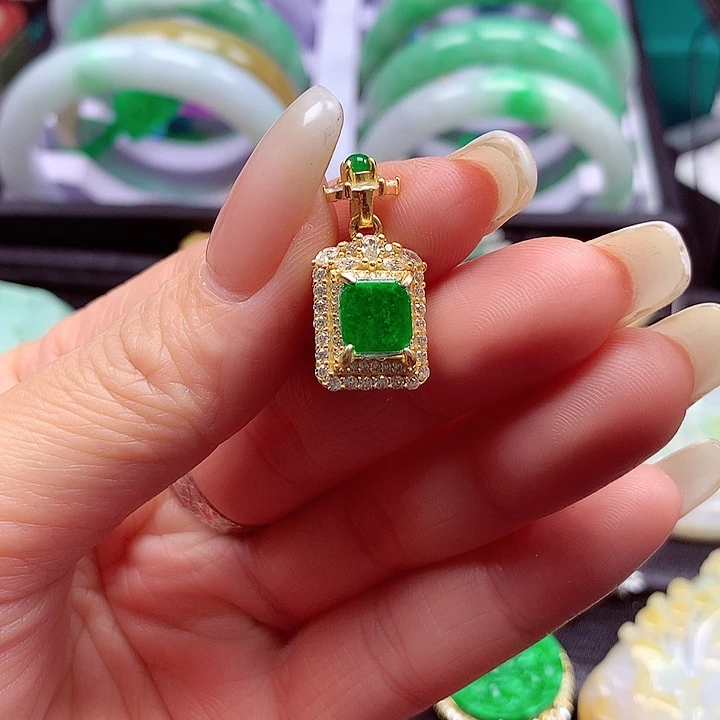 颈饰未镶嵌翡翠翡翠