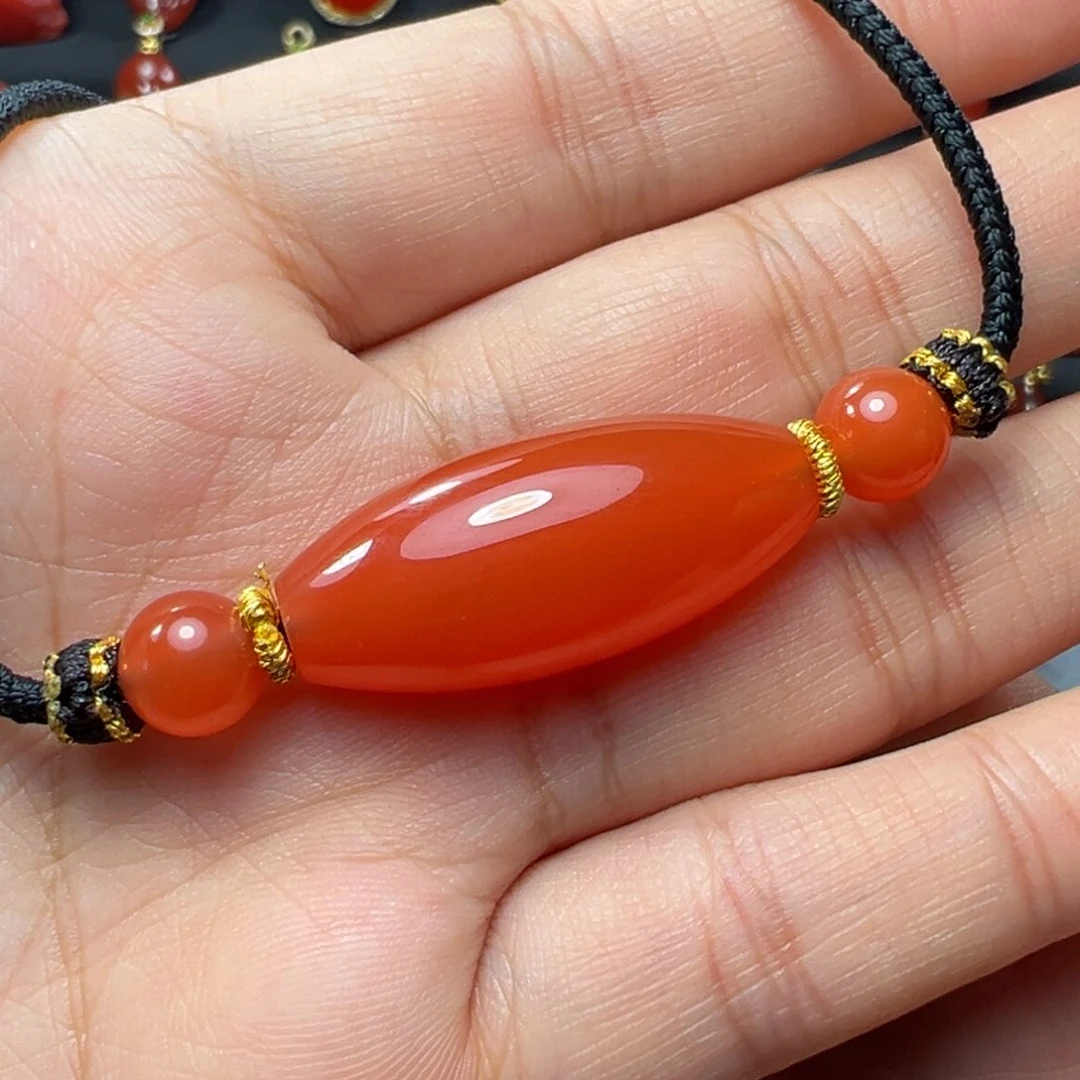 南红玛瑙吊坠未镶嵌