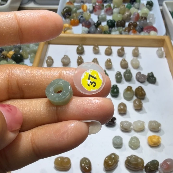 和田玉未镶嵌珠宝奇石