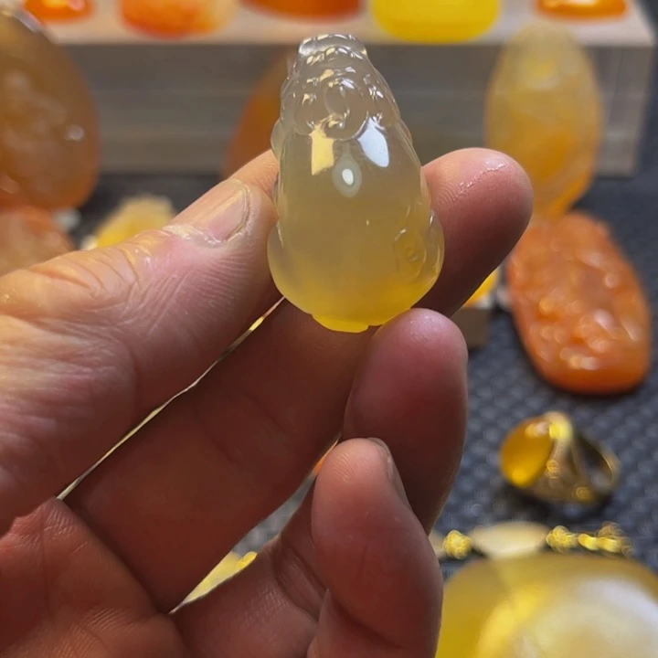 云***0石英质玉未镶嵌旦面