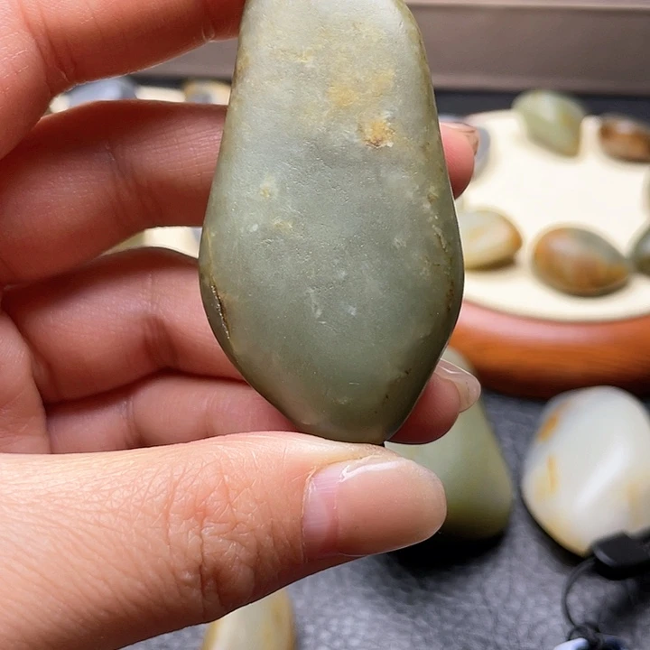 和田玉颈饰未镶嵌4