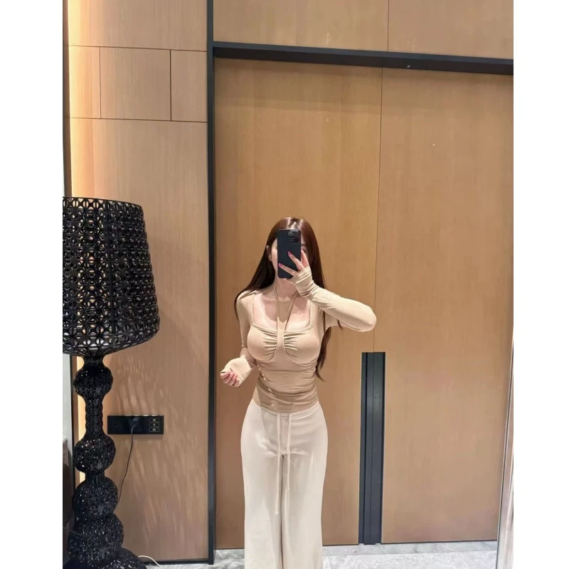 一只雪雪【韩漫熟女】新款秋冬气质辣妹性感带胸垫设计修身T恤上衣