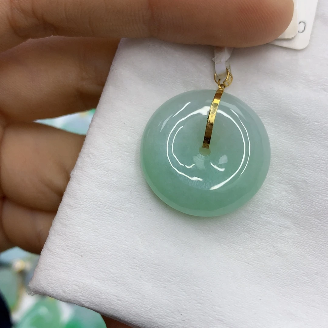 翡翠18K金镶嵌颈饰翡翠