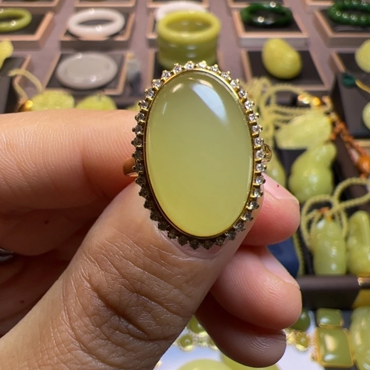 和田玉（黄玉）18K金镶嵌颈饰