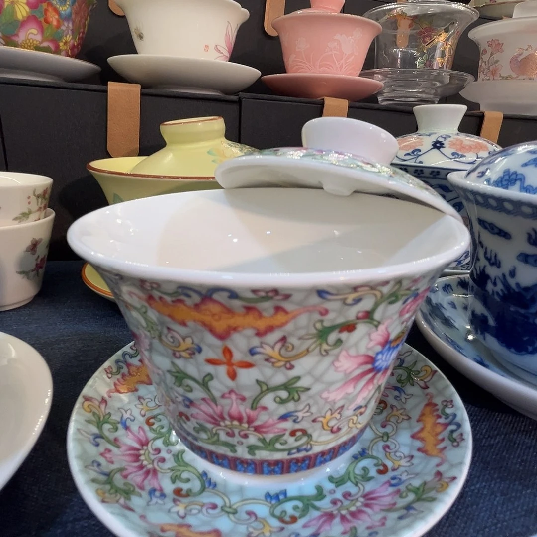 ……这些盖碗很漂亮！！